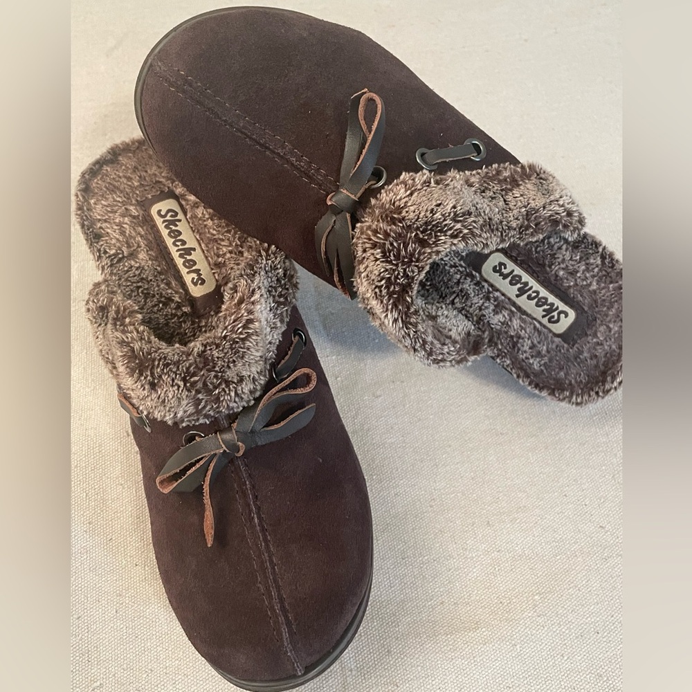 Skechers Women's Dark Brown Furry Mule Clogs - Picture 8 of 14